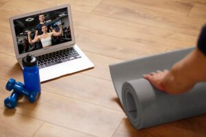 Clases semanales con Montse Sanz Fit – HOLIVIA